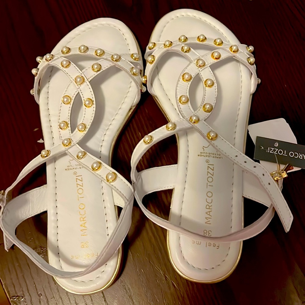 Gorgeous white leather European sandals decorated with pearls. High quality !